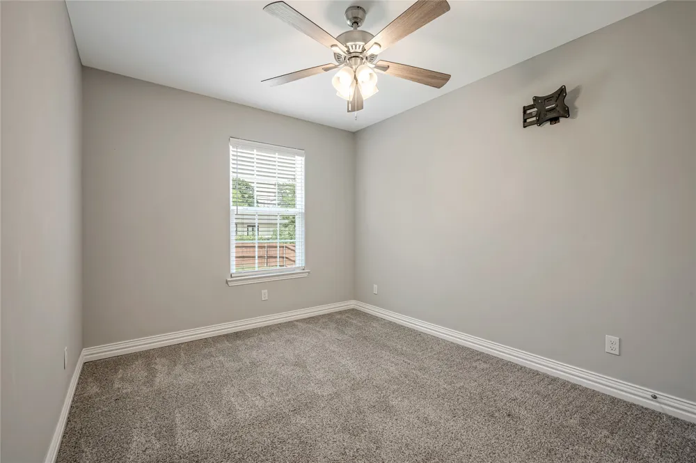 907 W Collins Street Denison, TX 75020