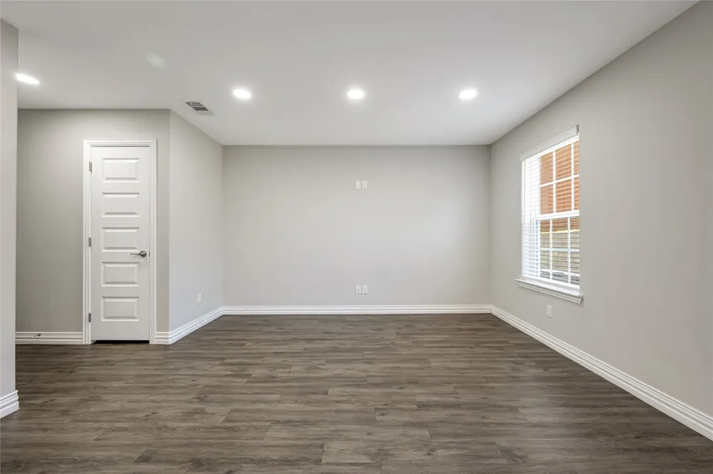 907 W Collins Street Denison, TX 75020