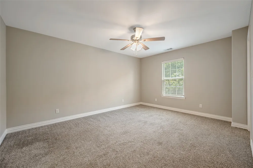 907 W Collins Street Denison, TX 75020