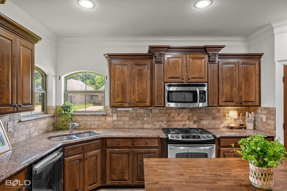816 Eagles Nest Haughton, LA 71037