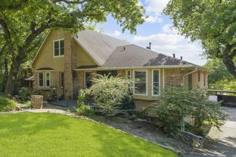 1806 Old Oak Drive