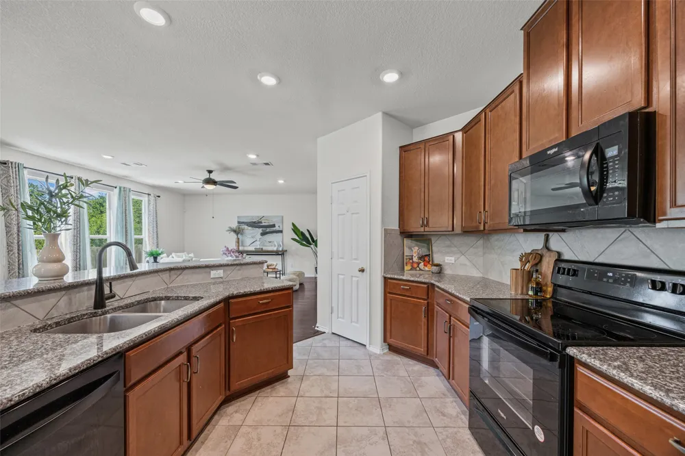 2471 Sunrise Road #64 Round Rock, TX 78664