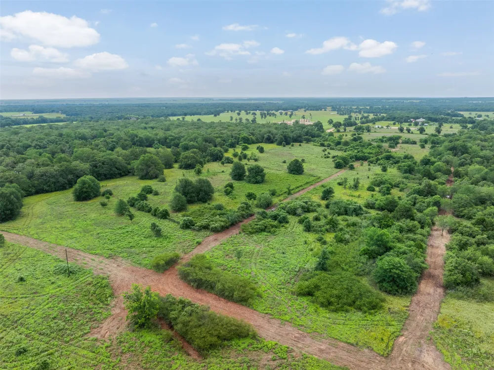 5241 County Road 358 Crest Caldwell, TX 77836