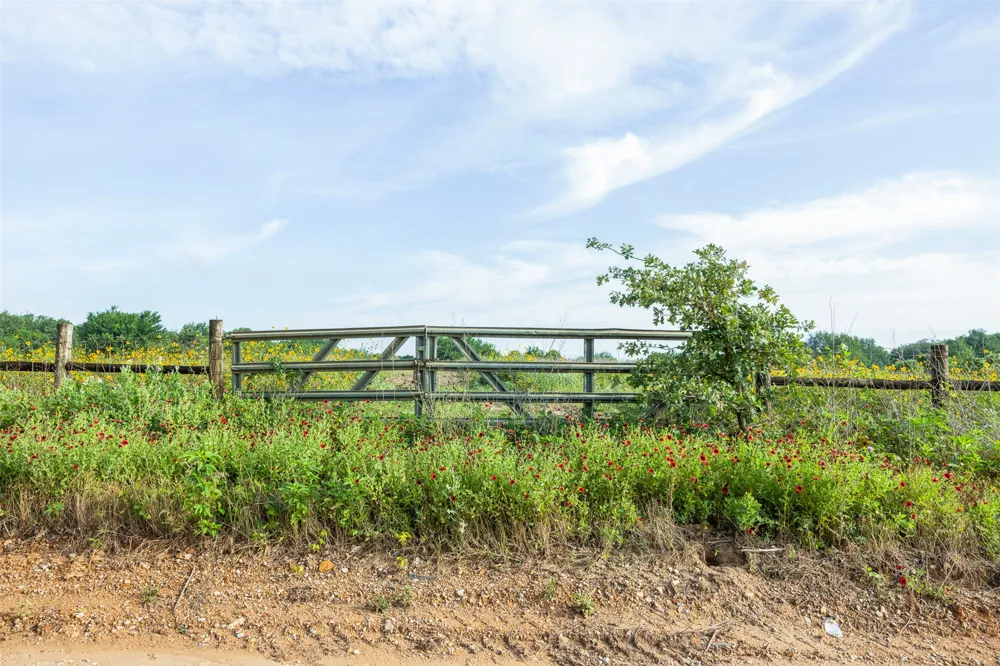 5241 County Road 358 Crest Caldwell, TX 77836