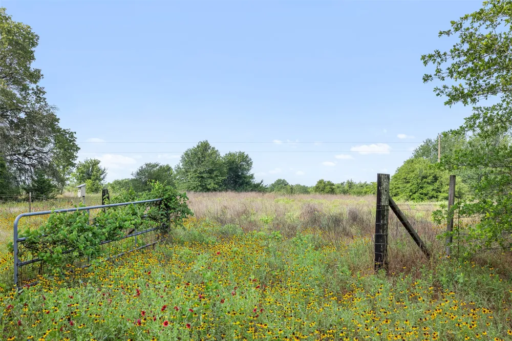 5241 County Road 358 Crest Caldwell, TX 77836