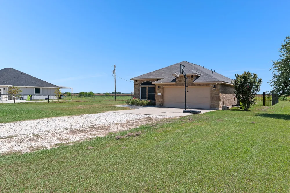 200 County Road 453 A Road Taylor, TX 76574