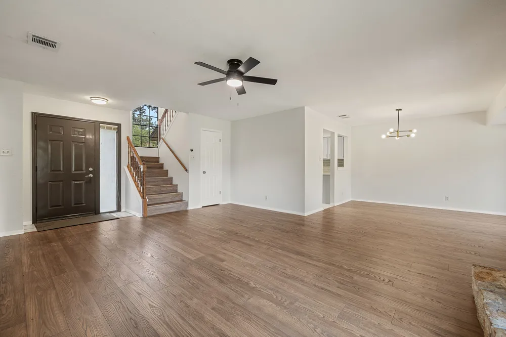 8905 Bridgewood Trail Austin, TX 78729