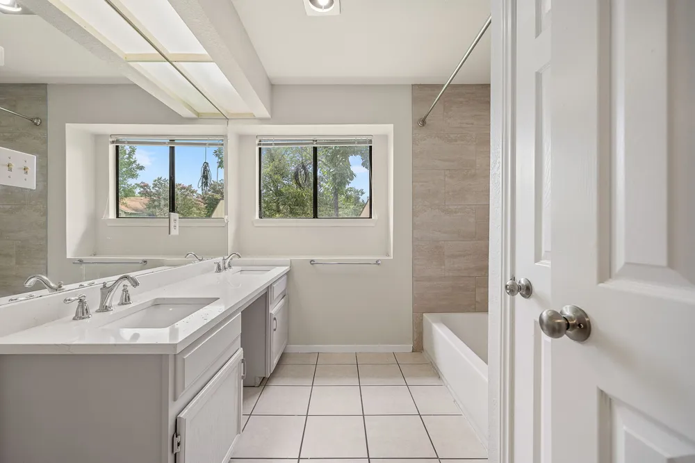 8905 Bridgewood Trail Austin, TX 78729