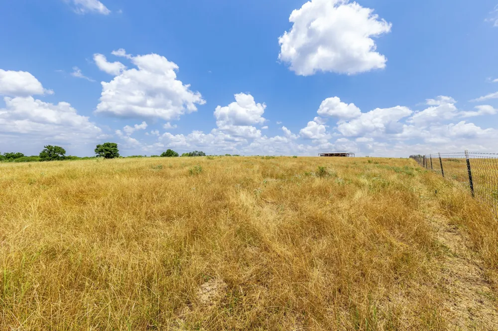 1997 County Rd 464 Coupland, TX 78615