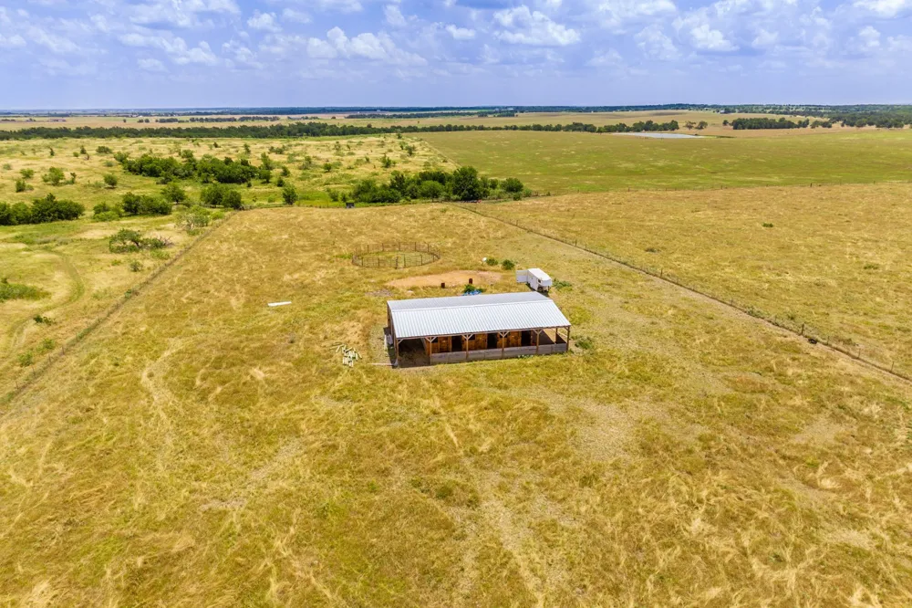 1997 County Rd 464 Coupland, TX 78615