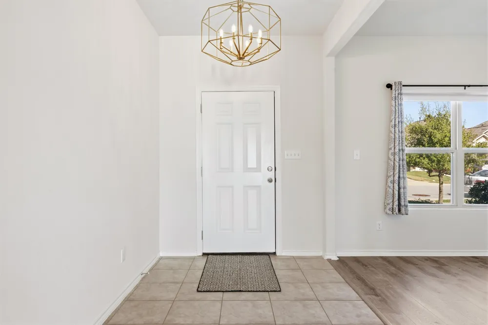 716 S San Marcos Street Manor, TX 78653