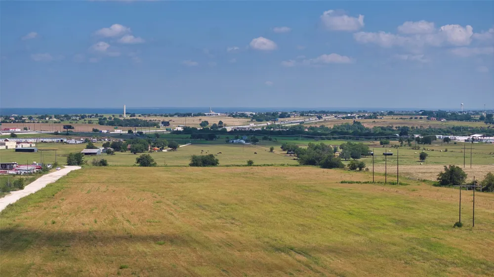 35 IH Jarrell, TX 76537
