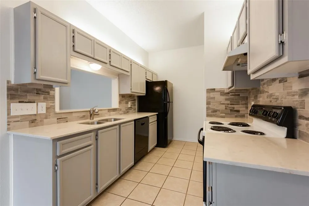 9100 Mountain Ridge Drive #105 Austin, TX 78759