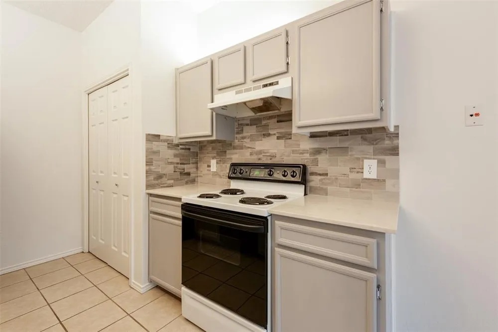 9100 Mountain Ridge Drive #105 Austin, TX 78759