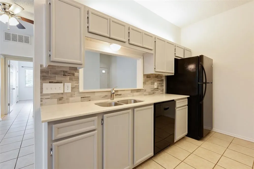 9100 Mountain Ridge Drive #105 Austin, TX 78759