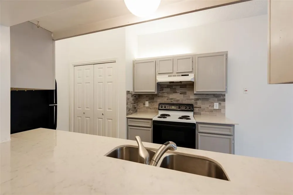 9100 Mountain Ridge Drive #105 Austin, TX 78759