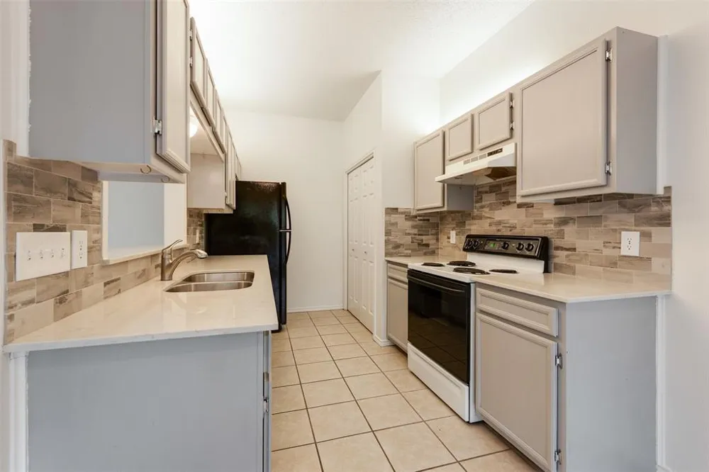 9100 Mountain Ridge Drive #105 Austin, TX 78759