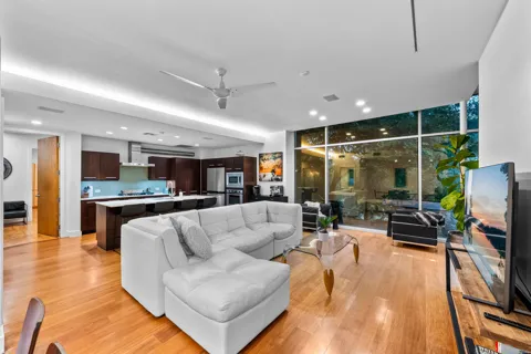 7689 Delwau Lane