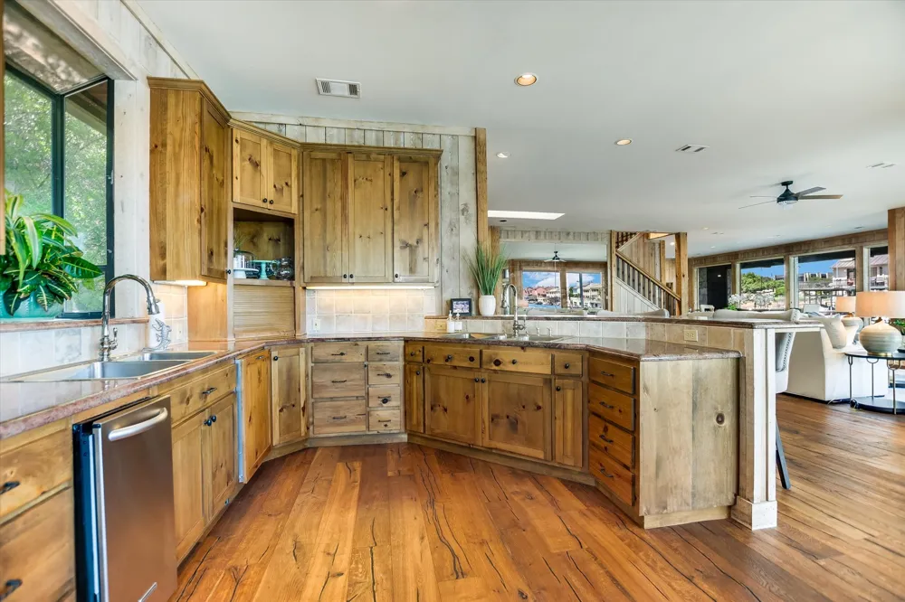 102 Bunny Run Horseshoe Bay, TX 78657