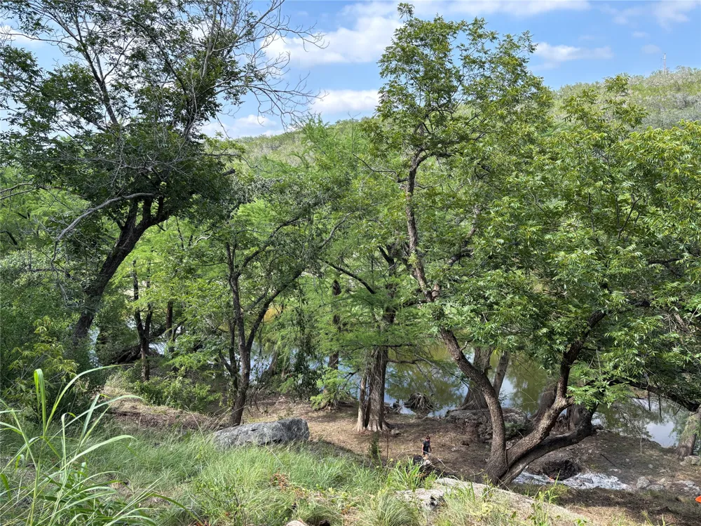 172 Bluff Trail Dripping Springs, TX 78620