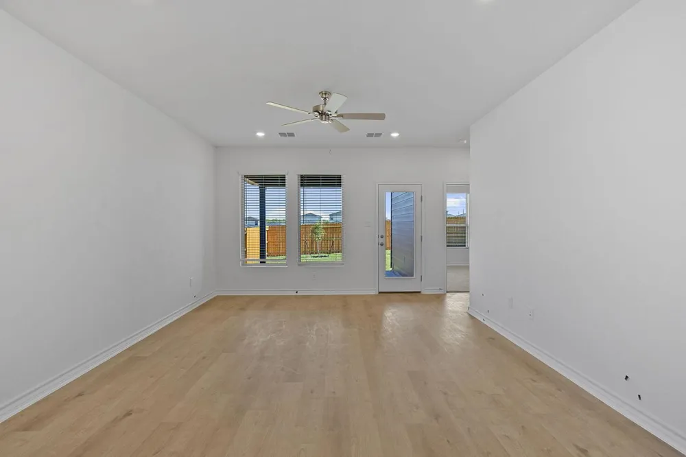 109 Hatari Trail Jarrell, TX 76537