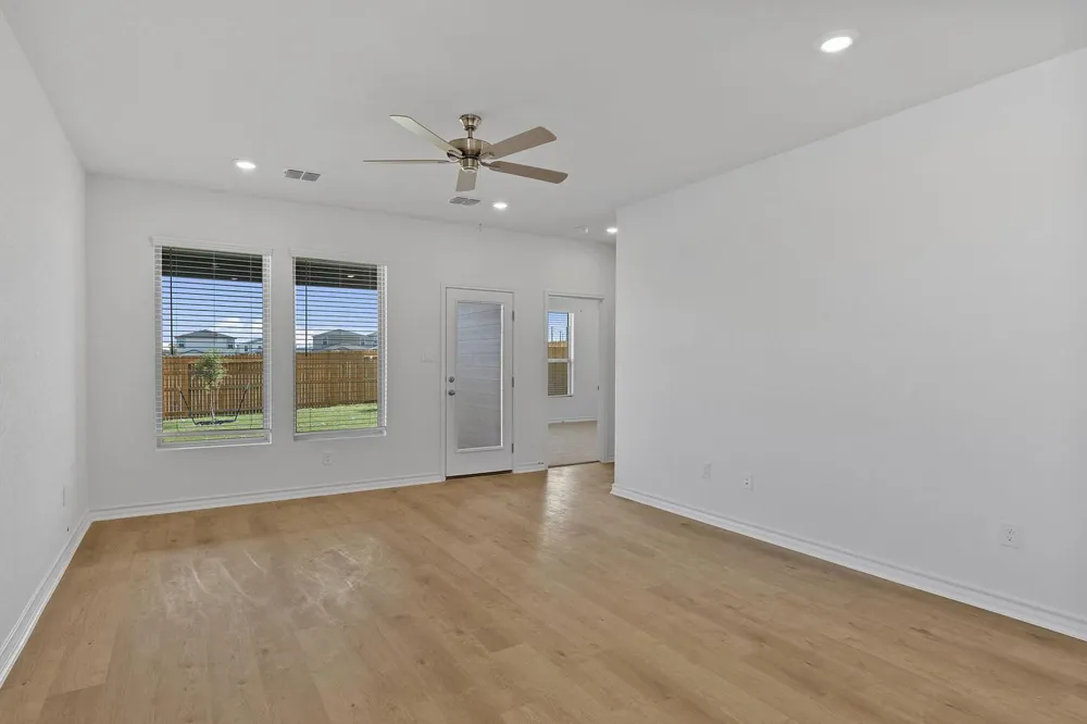 109 Hatari Trail Jarrell, TX 76537