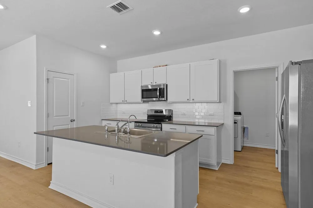 109 Hatari Trail Jarrell, TX 76537