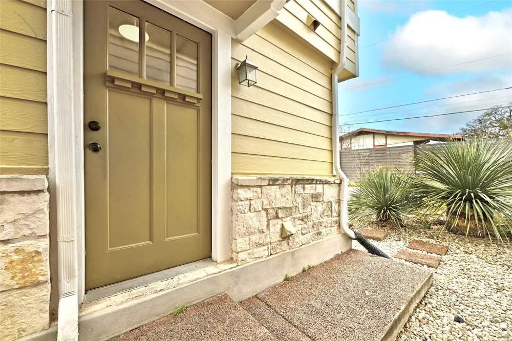 2909 Saville Loop #10c Austin, TX 78741