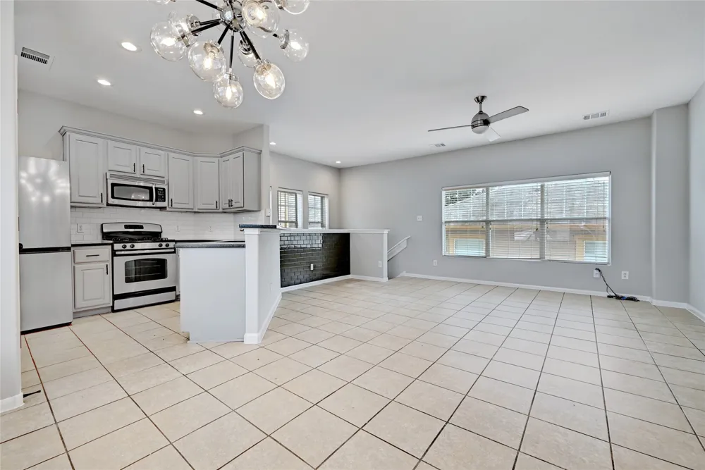 2909 Saville Loop #10c Austin, TX 78741