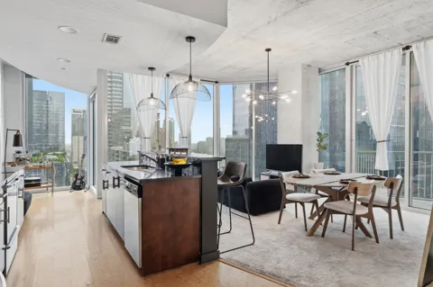 360 Nueces Street #2101