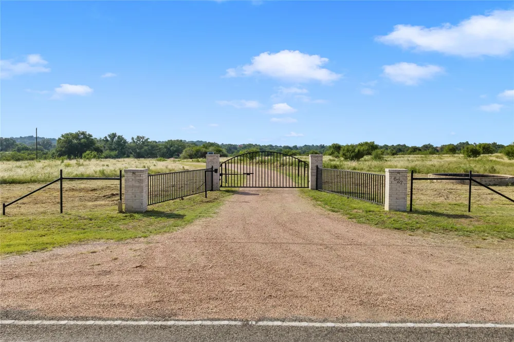 627 Ranch Road 2323 Llano, TX 78643