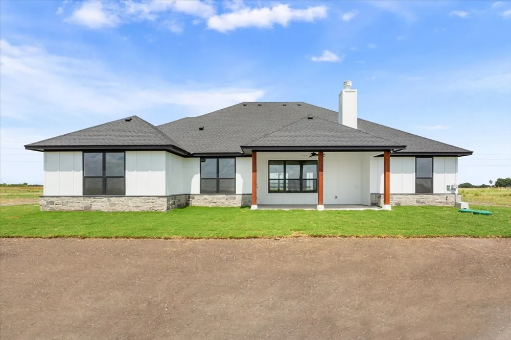 18085 Round Hall Road Holland, TX 76534