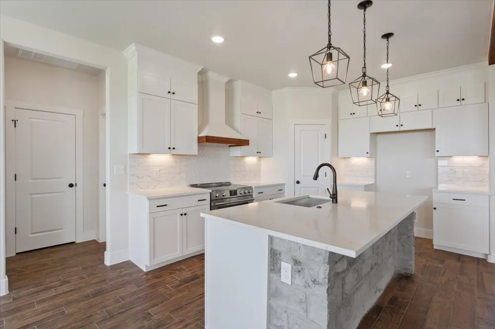 18085 Round Hall Road Holland, TX 76534