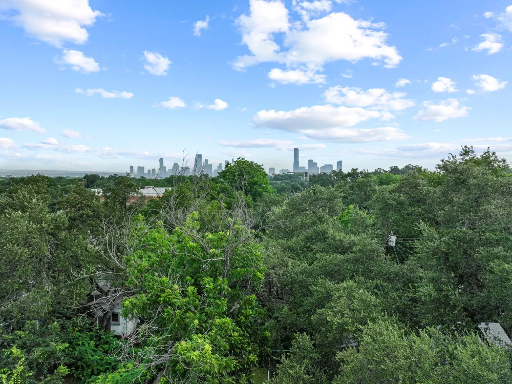 120 El Paso Street Austin, TX 78704