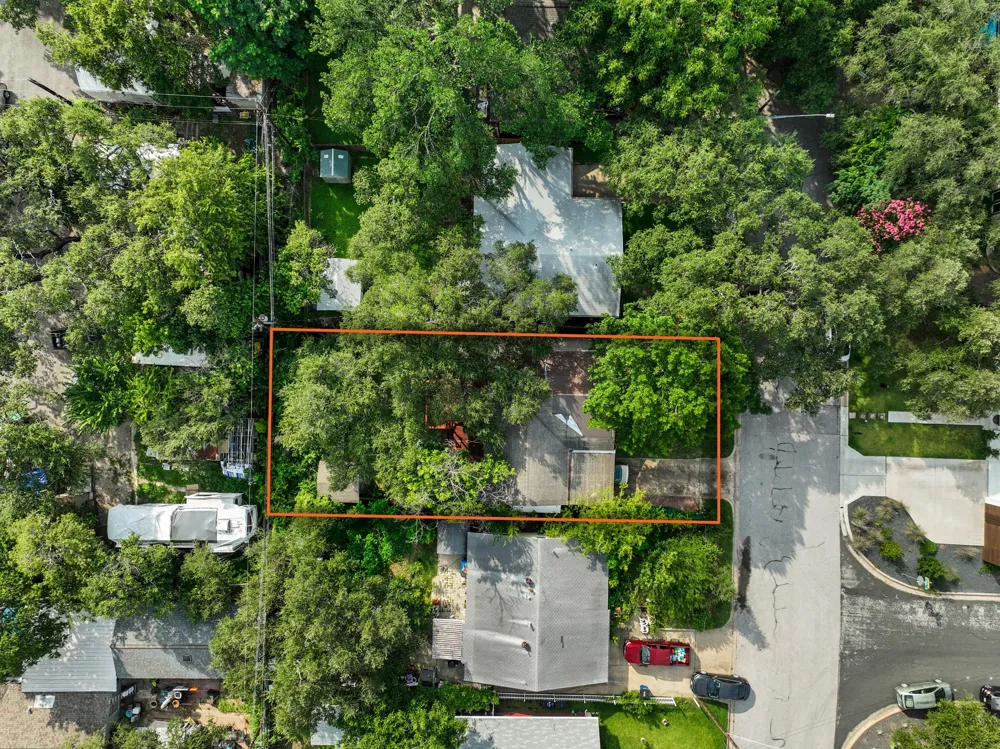 120 El Paso Street Austin, TX 78704