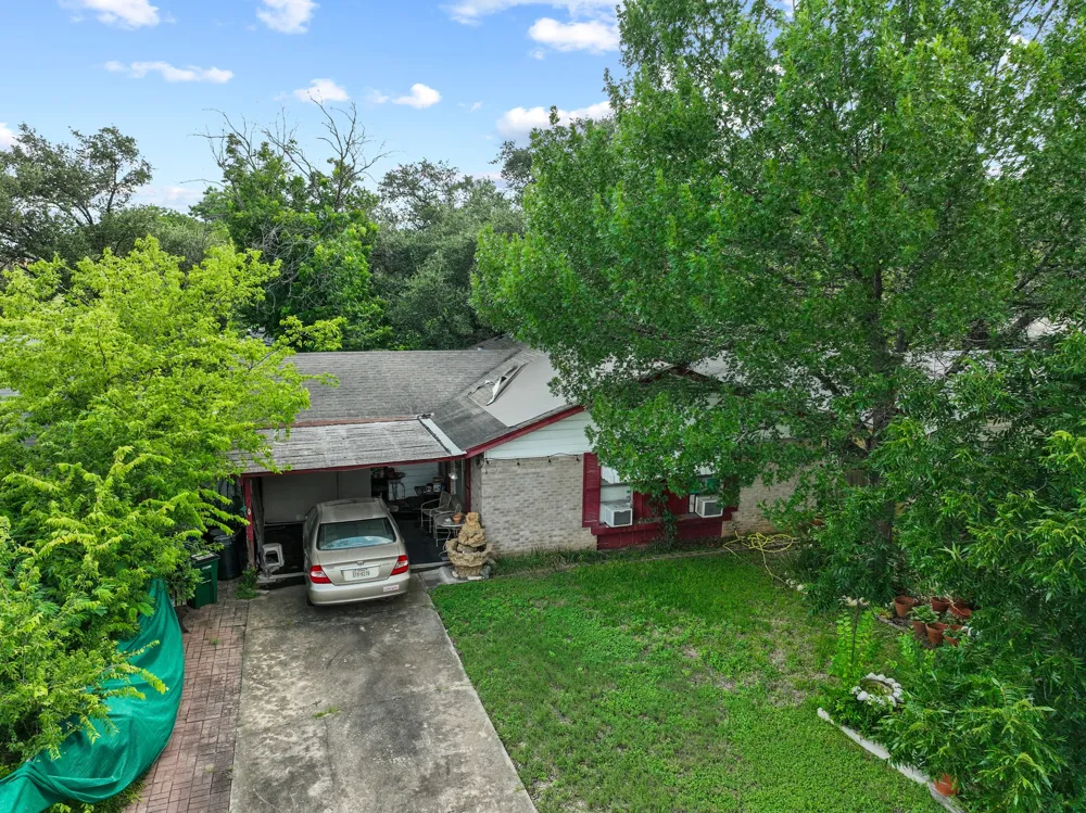 120 El Paso Street Austin, TX 78704