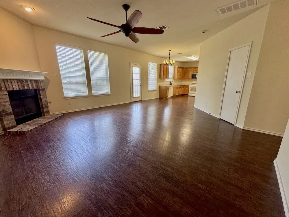 137 Firewheel Cove Kyle, TX 78640