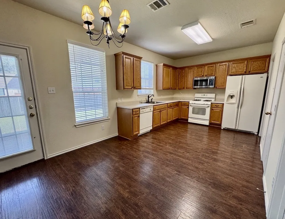 137 Firewheel Cove Kyle, TX 78640