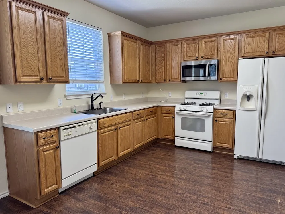 137 Firewheel Cove Kyle, TX 78640