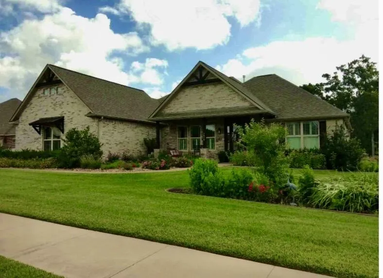 1910 Spanish Moss Drive College Station, TX 77845