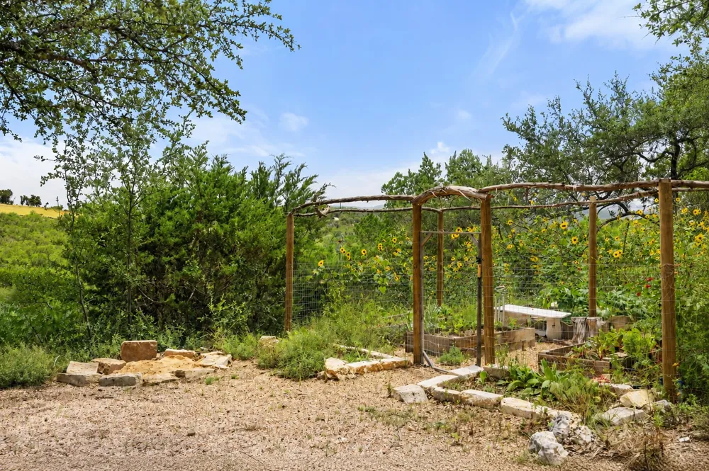 1906 Bee Creek Road Spicewood, TX 78669