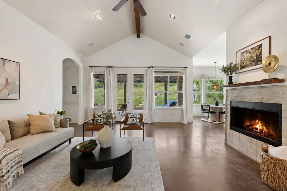 1906 Bee Creek Road Spicewood, TX 78669