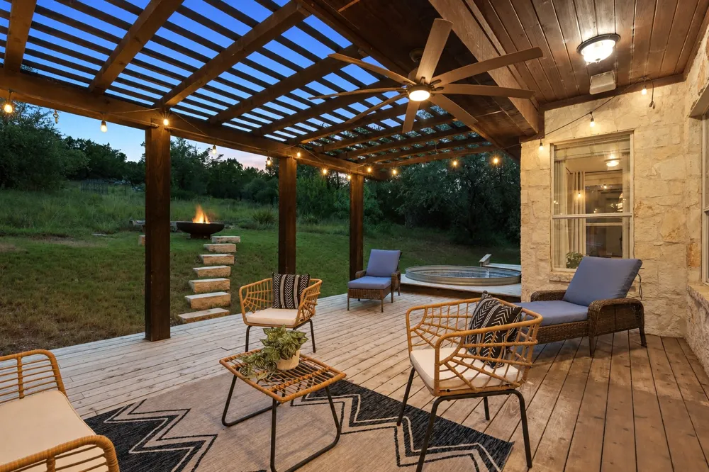 1906 Bee Creek Road Spicewood, TX 78669