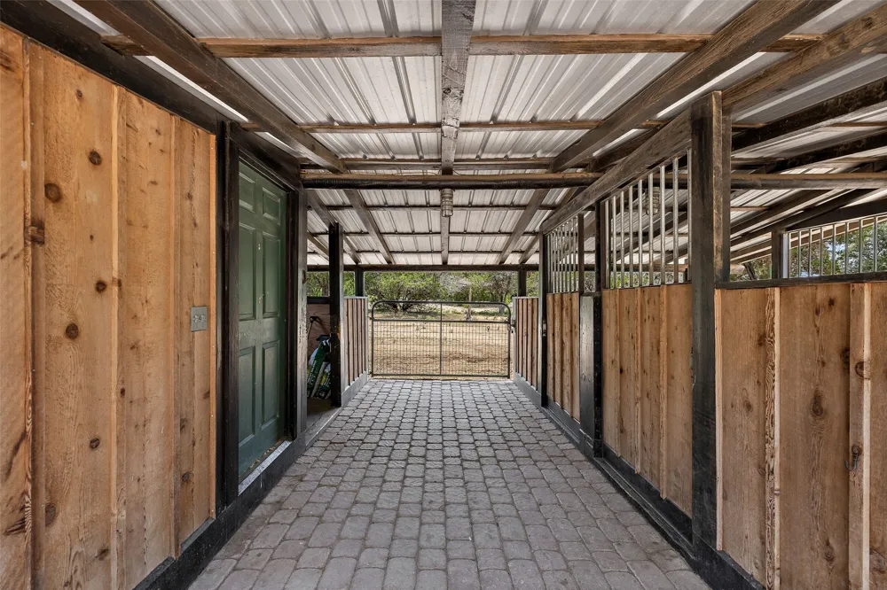 1906 Bee Creek Road Spicewood, TX 78669