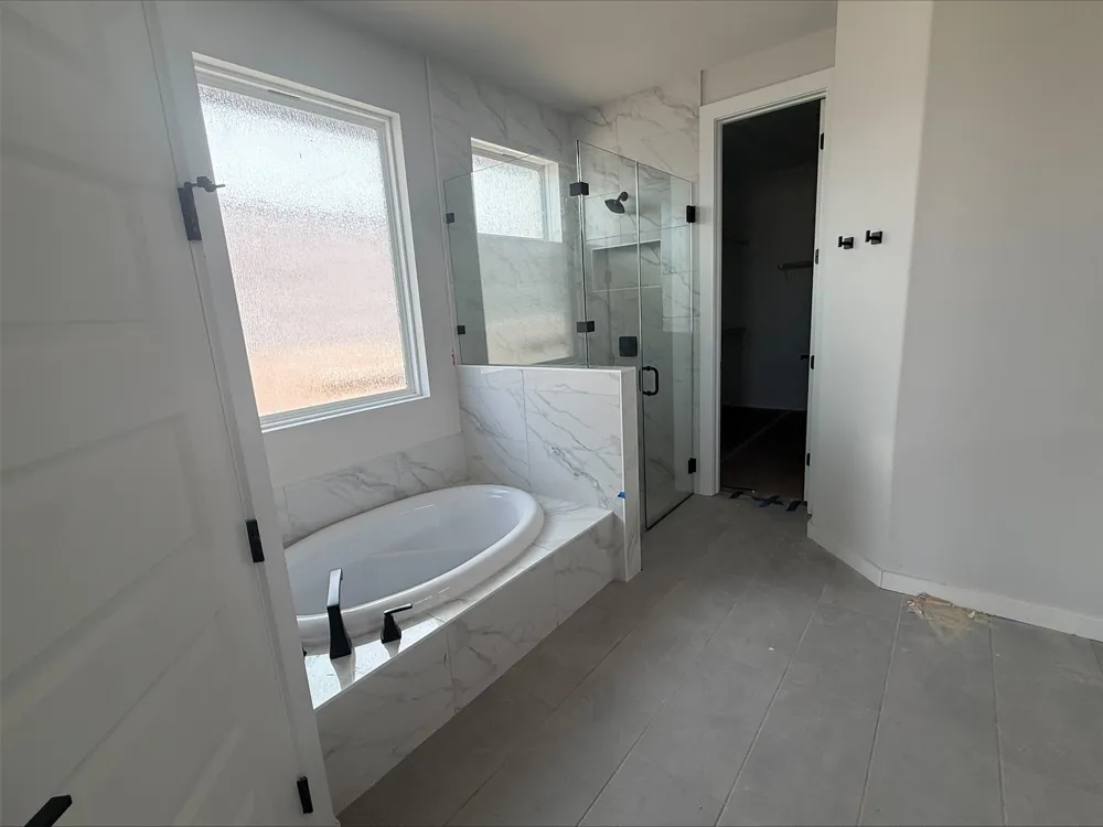 260 Bloomington Loop Hutto, TX 78634