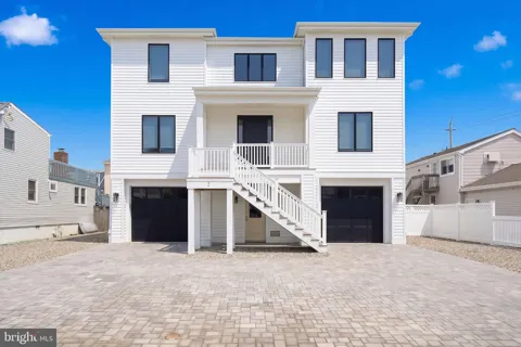 2 E 15TH STREET