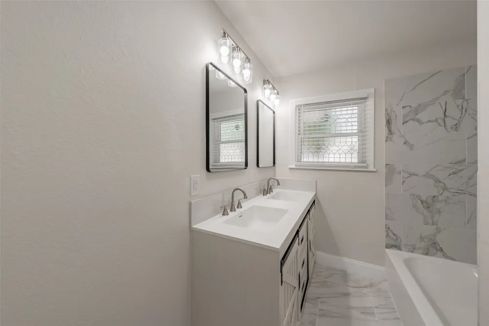 749 W Redbud Drive Hurst, TX 76053