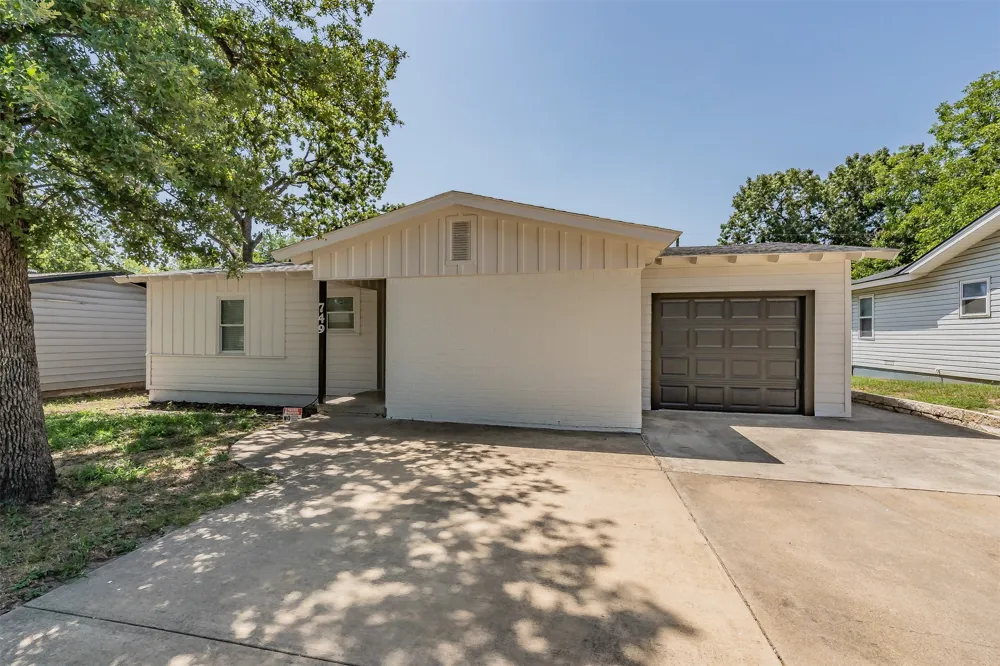 749 W Redbud Drive Hurst, TX 76053