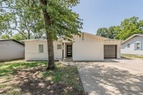 749 W Redbud Drive