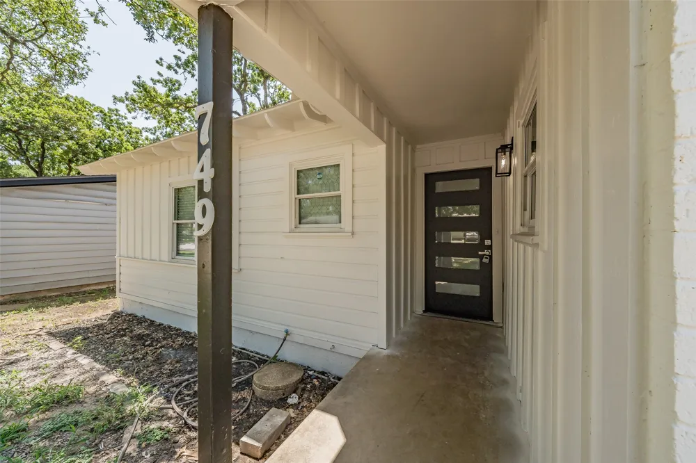 749 W Redbud Drive Hurst, TX 76053